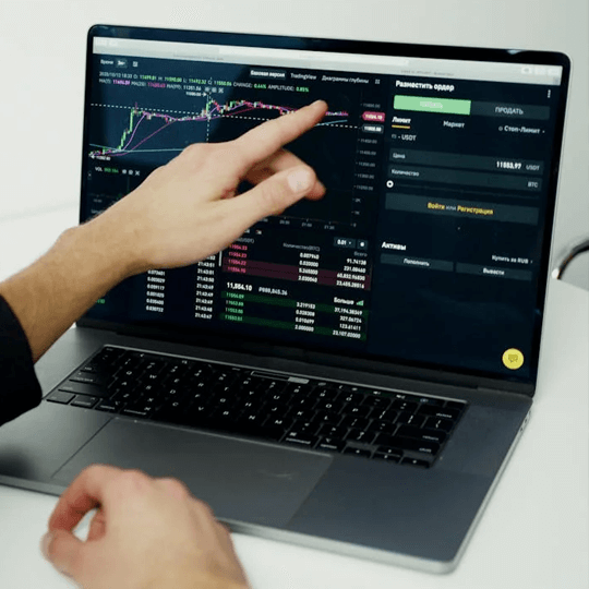 Stride Luxorax performance analytics illustration